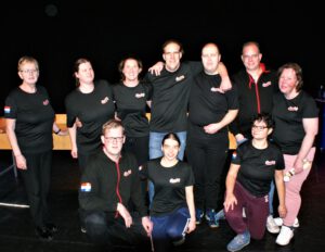 Een groepsfoto van alle leden van Showdown Vereniging Cannonballs Assen.
